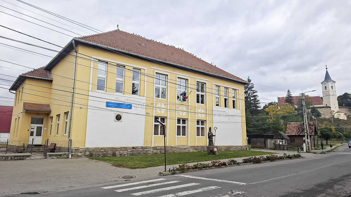 Új iskola épül Karcfalván, a jelenlegit pedig felújítják